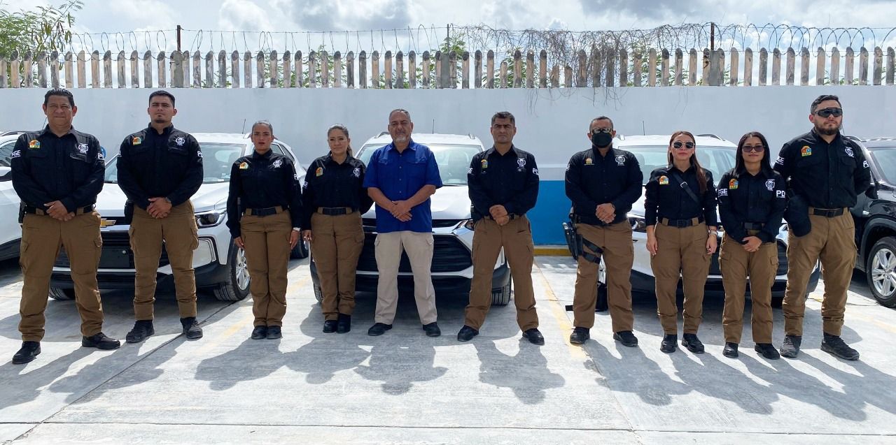Entrega el Fiscal General, Óscar Montes de Oca, vehículos a la Policía de Investigación