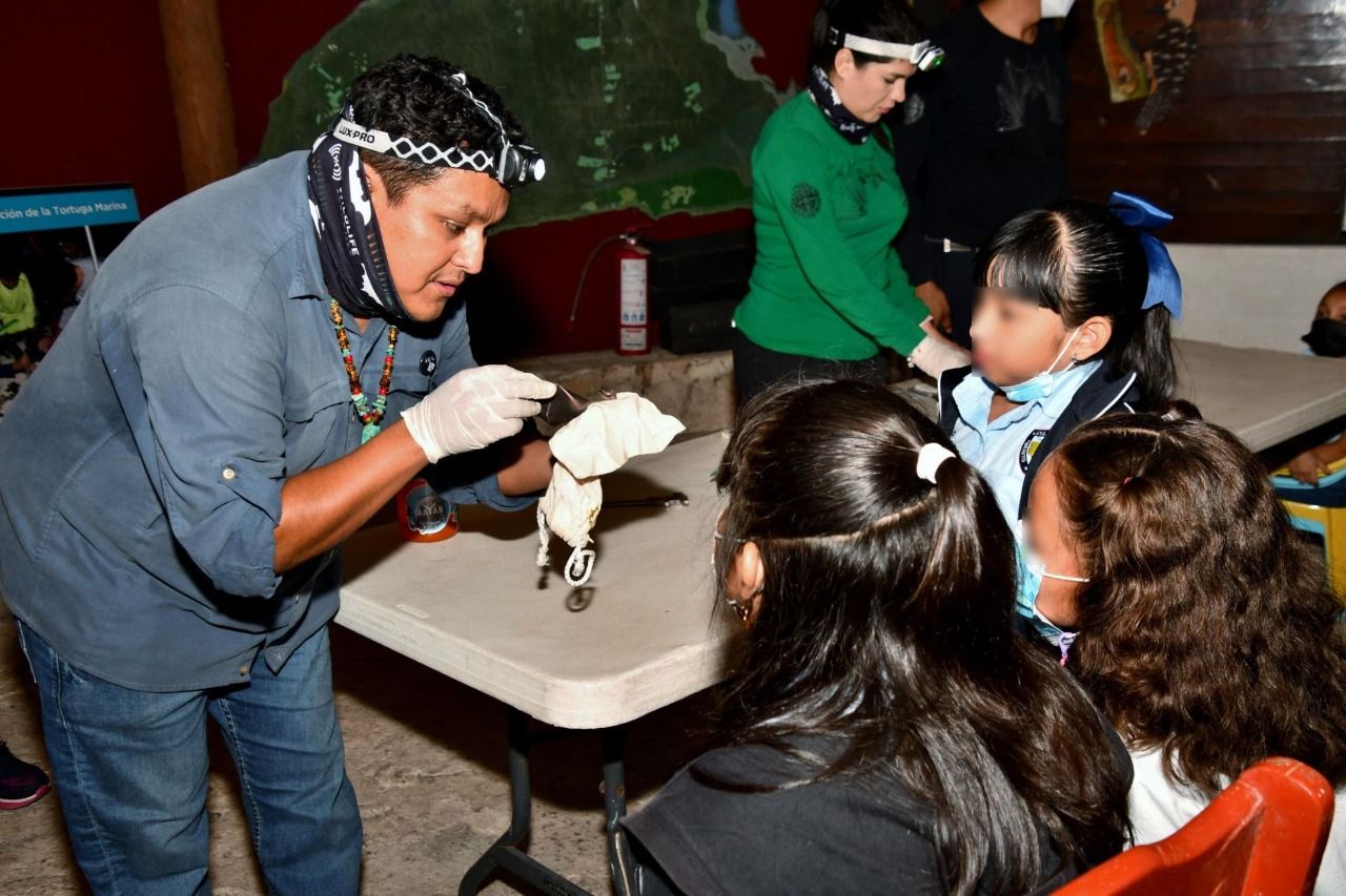 Imparten taller de Monitoreo de Murciélagos a estudiantes de primaria