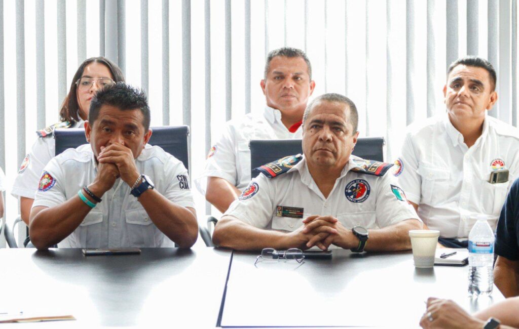 Realizan Bomberos mesa de trabajo con Issac Jánix