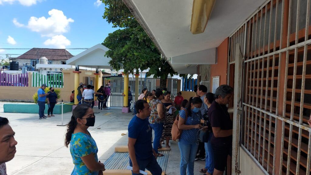 Con baja afluencia y padrón ‘rasurado’, votan maestros de la SNTE en Quintana Roo