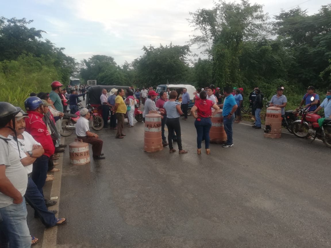 Continúa por segundo día bloqueo carretero en Kantunilkín