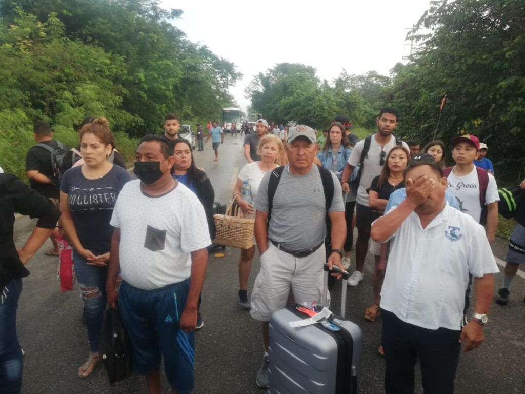 Continúa por segundo día bloqueo carretero en Kantunilkín