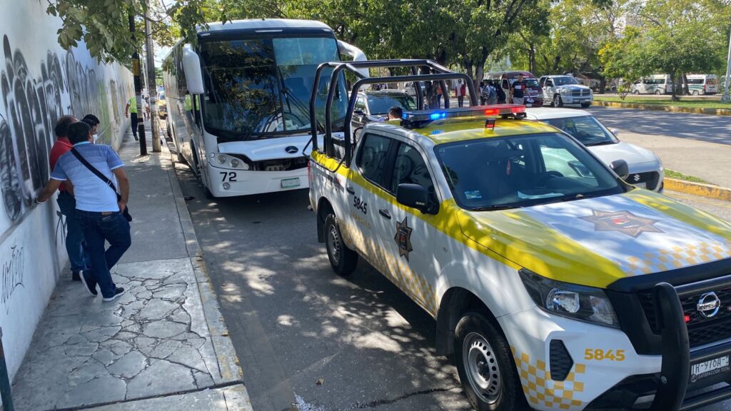 Conductor de un autobús turístico arrolla y mata a una mujer