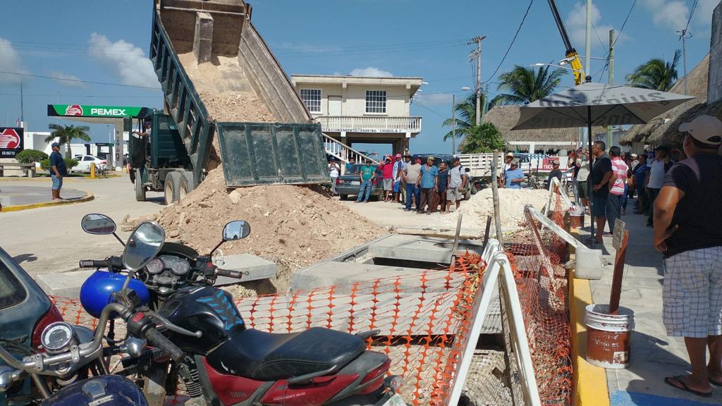 Suspenden ejidatarios tendido de cable de la CFE de Chiquilá a Holbox