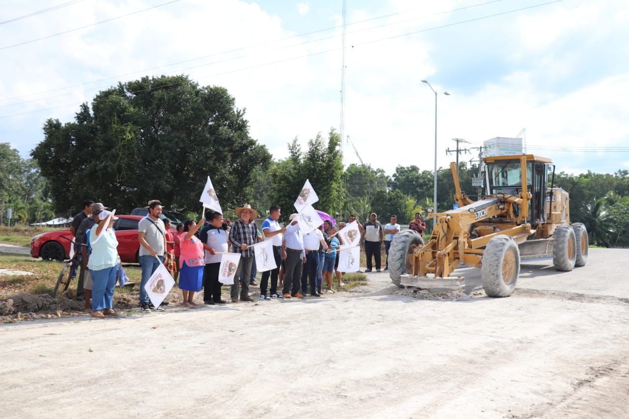 Gobierno de "Chepe" Contreras avanza con la dignificación de calles en Bacalar