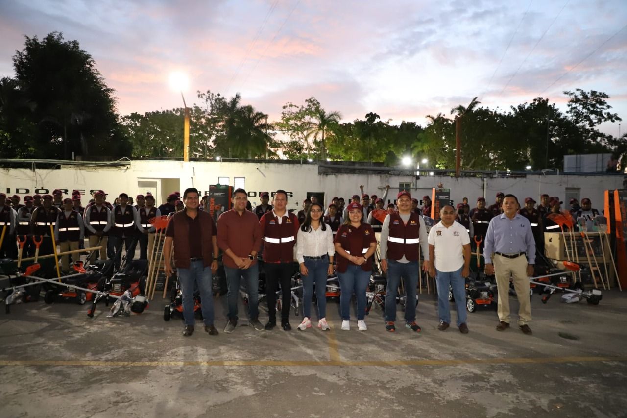 Equipo de imagen urbana con mejores herramientas para embellecer a OPB