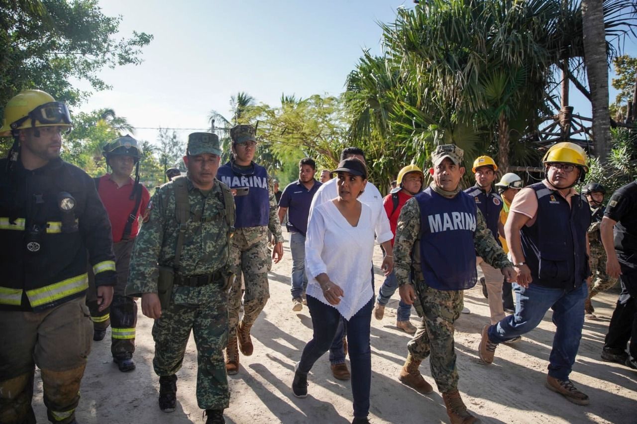 Visita gobernadora Holbox tras incendio; población pide ambulancia acuática