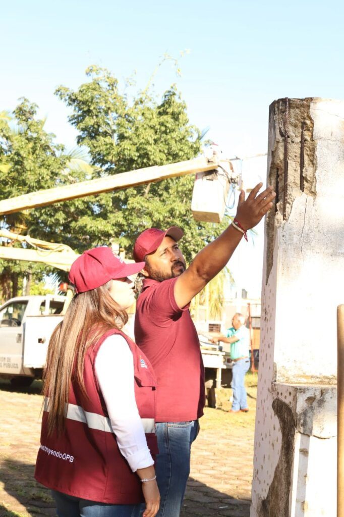 Atiende servicios públicos OPB parque de la colonia Payo Obispo