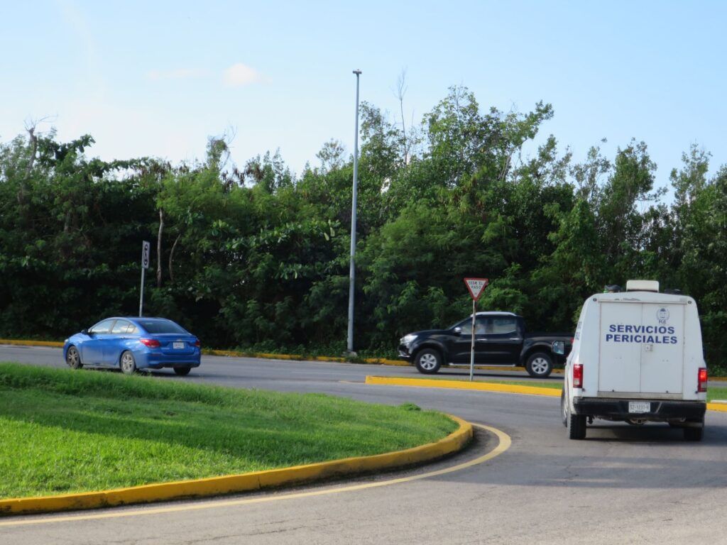 Abandonan cadáver de joven maniatado en la Zona Hotelera de Cancún