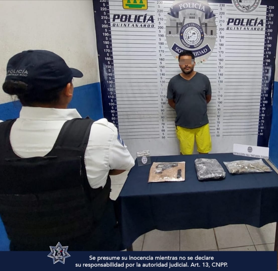 Aseguran a masculino con arma de fuego y vegetal verde en la colonia centro en Playa del Carmen