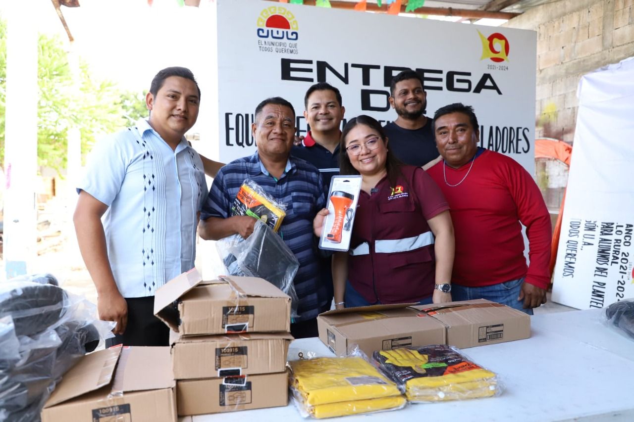 Entrega Yensunni Martínez equipamiento a prsonal de servicios generales