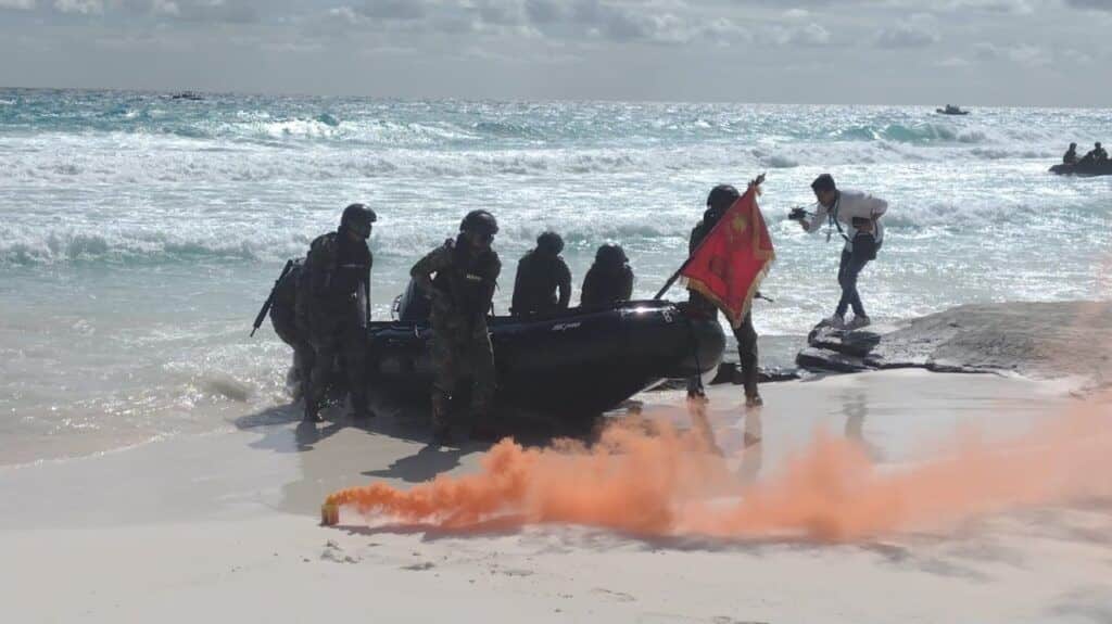 Causa asombro simulacro de toma de playa de la Marina en zona hotelera de Cancún