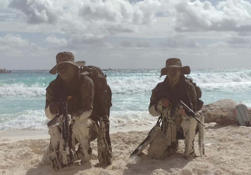 Causa asombro simulacro de toma de playa de la Marina en zona hotelera de Cancún