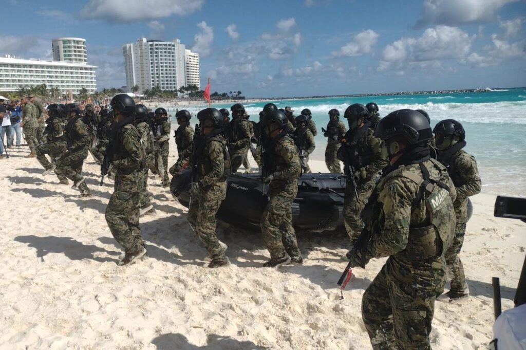 Causa asombro simulacro de toma de playa de la Marina en zona hotelera de Cancún