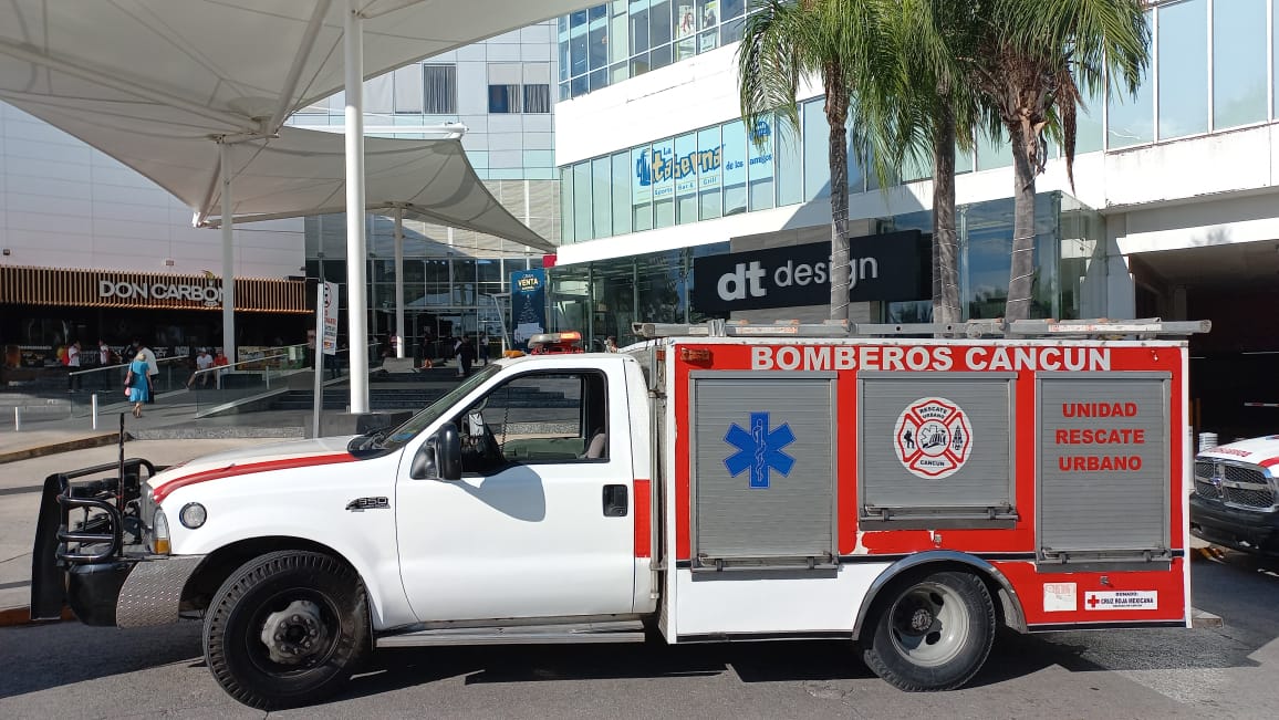 Explosión en Plaza Las Américas de Cancún deja dos lesionados