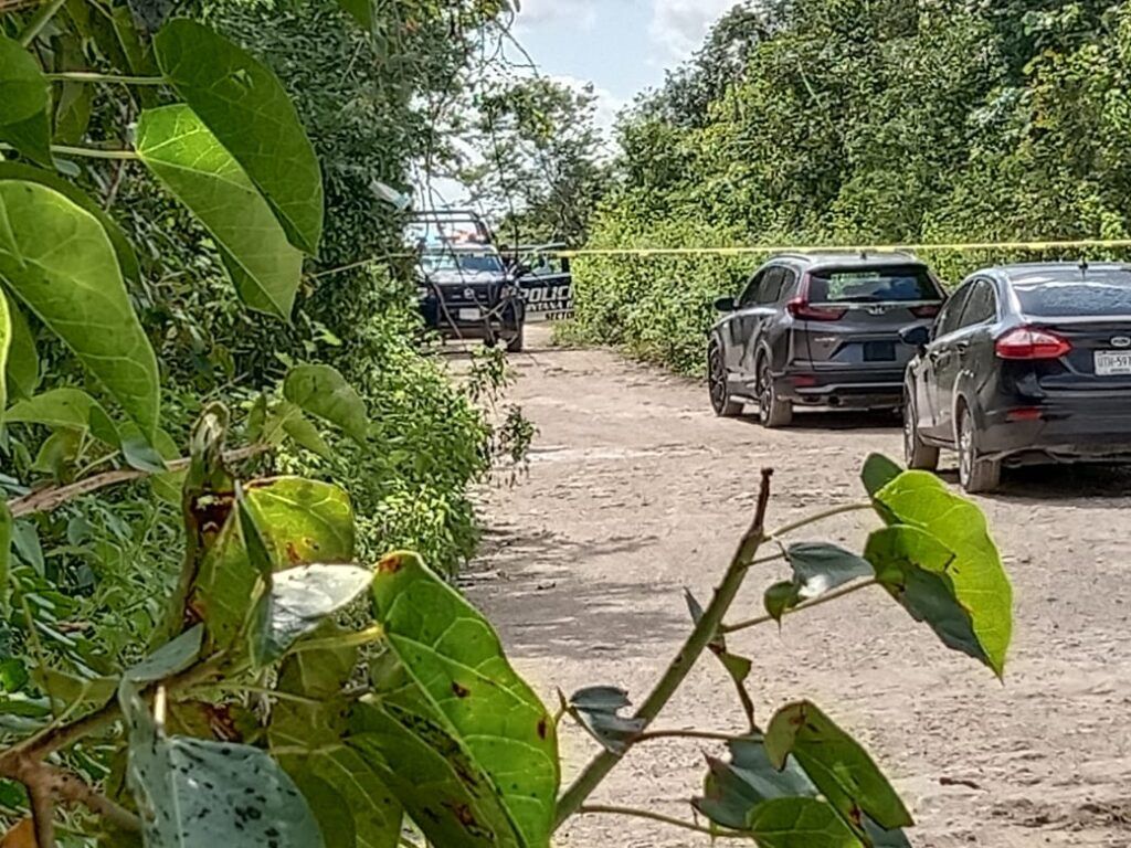 Encuentran cadáver aparentemente maniatado en un área verde de la colonia Cristo Vive de Cancún