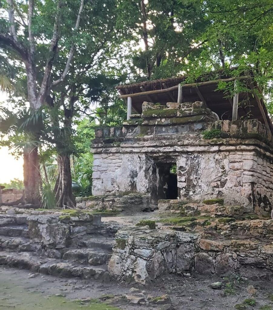 Reconoce AMLO que será difícil recuperar zona arqueológica en manos de Xcaret