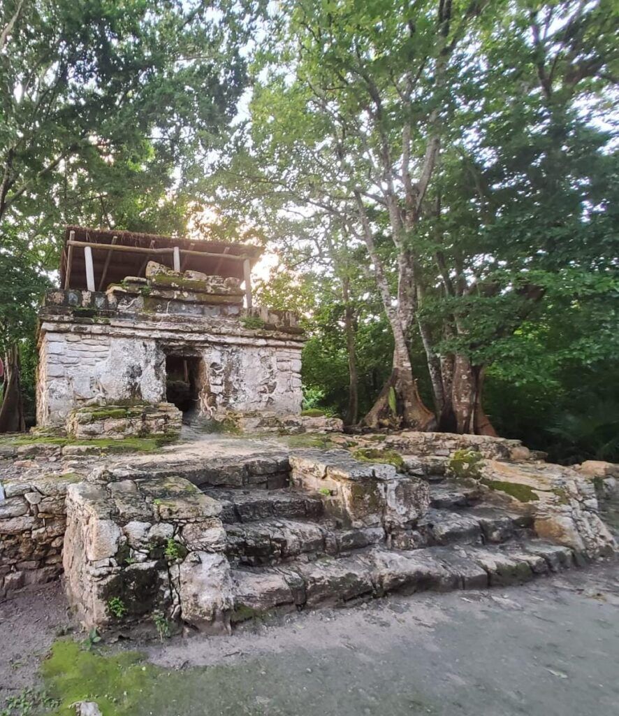 Reconoce AMLO que será difícil recuperar zona arqueológica en manos de Xcaret