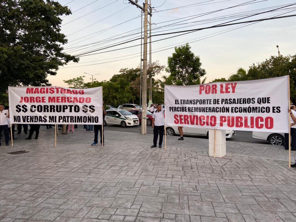 Se congregan más de mil taxistas frente a tribunales federales de Cancún