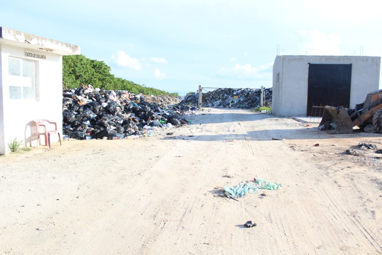 Asegura AMLO que apoyará a municipio de Lázaro Cárdenas para solucionar contingencia ambiental por basurero de Holbox