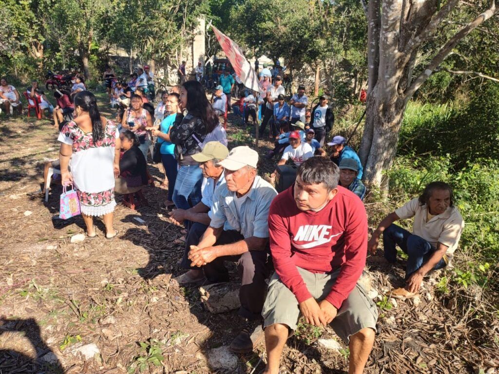 Bloquean ejidatarios de Tihosuco carretera a Mérida; piden indemnización de tierras expropiadas
