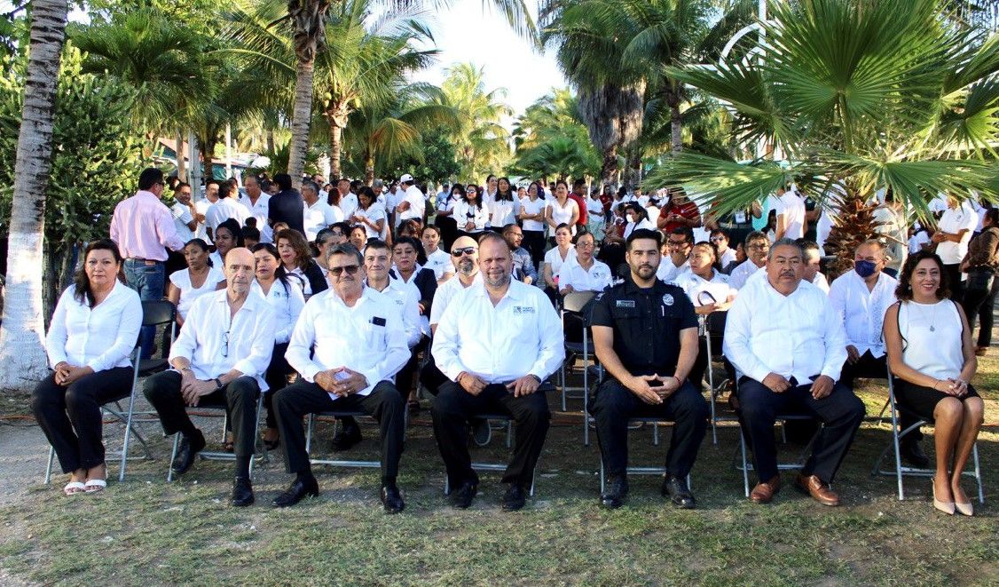 Conmemora Puerto Morelos 48 aniversario de la Constitución del Estado