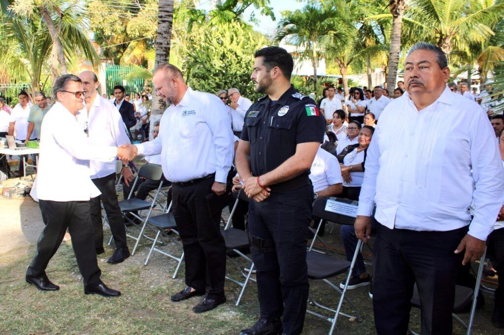 Conmemora Puerto Morelos 48 aniversario de la Constitución del Estado