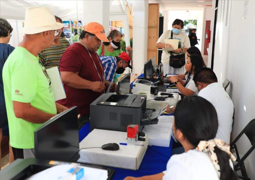 Lili Campos invita a pagar el predial para seguir renovando Solidaridad