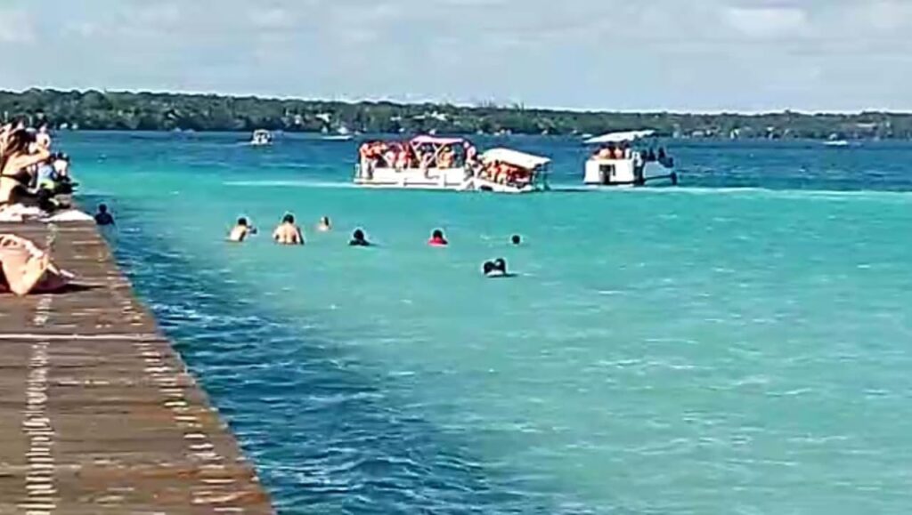 Se hunde embarcación en la laguna de Bacalar, por exceso de pasajeros