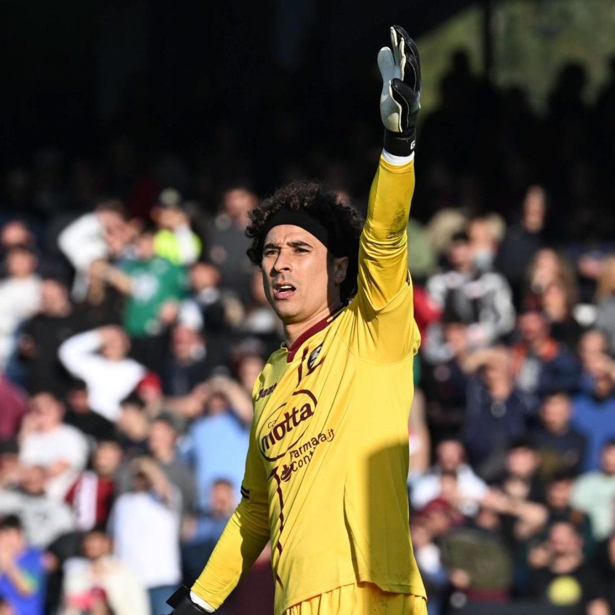 'Memo' Ochoa debuta con Salernitana ante AC Milan y evita una goleada (VIDEO)