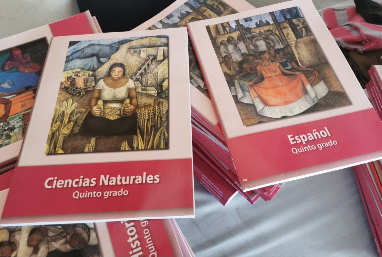 Apoya gobierno de Puerto Morelos a padres de familia en el registro de estudiantes de nuevo ingreso