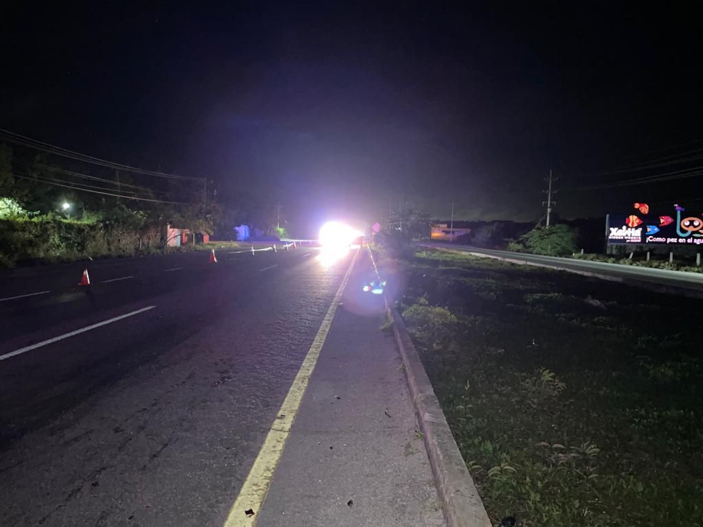 Auto arrolla y mata a trabajador de la hotelería, al norte de Playa del Carmen