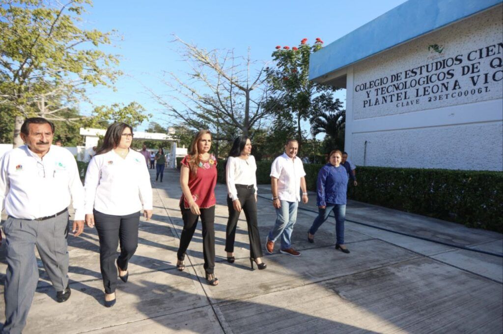 Acompaña Blanca Merari a la gobernadora durante la donación de material y equipamiento para el CECYTE de Leona Vicario