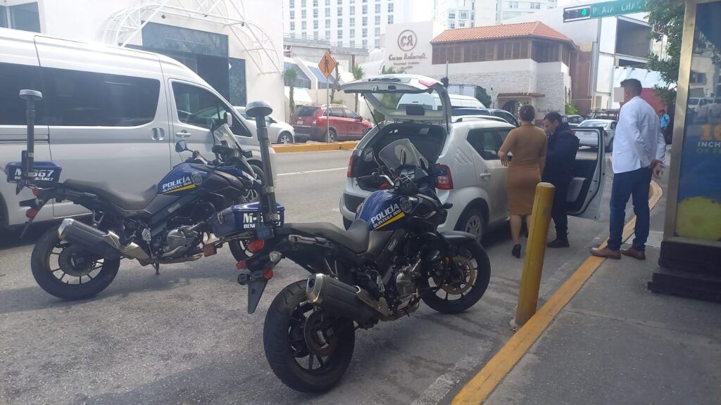 Detienen a juez que amenazó a mujer con arma blanca en Cancún