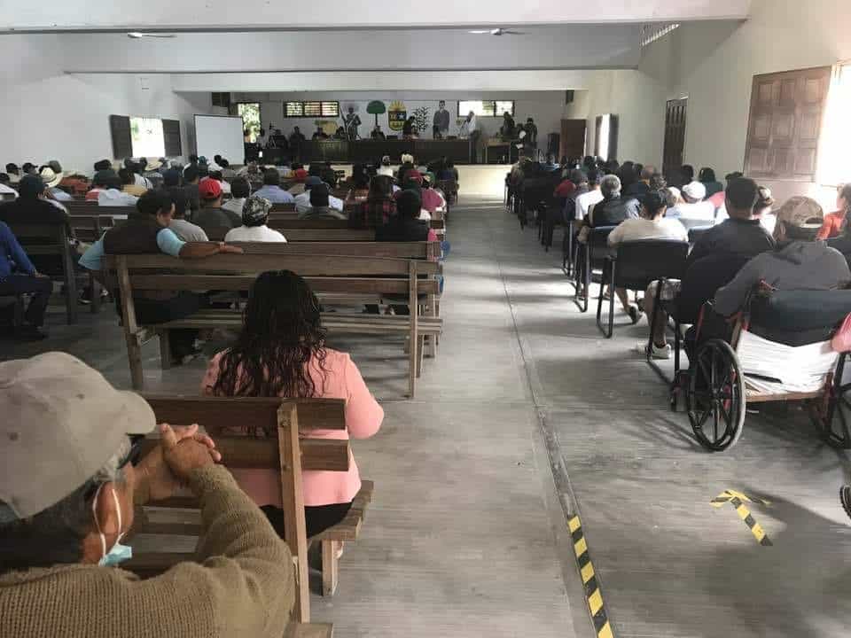 Ejidatarios de la Laguna Om suspenden asamblea tras negarse a reubicación del paradero del Tren Maya