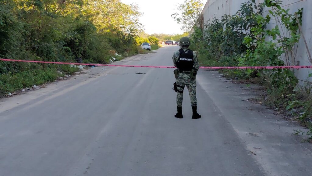 Hallan el cuerpo de una mujer asesinada a la afueras de Playa del Carmen