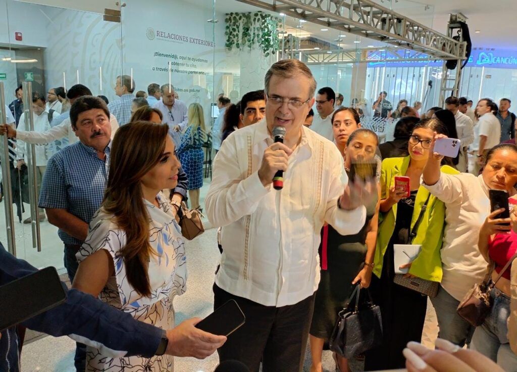 Inaugura Marcelo Ebrard oficina de SRE en Cancún y refrenda su interés por la presidencia