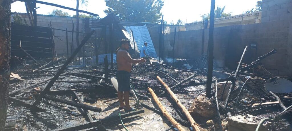 Incendio en Tulum consume varias casas y parte de un hotel