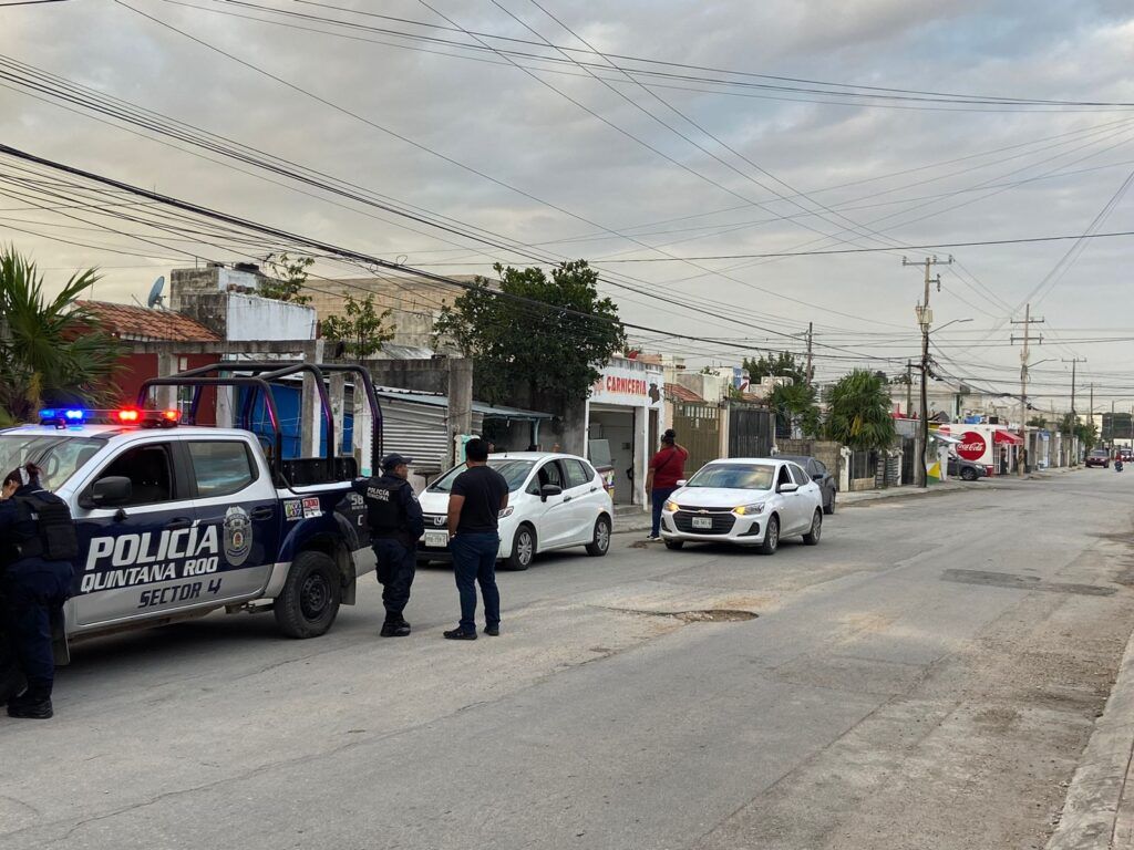 Levantan a un hombre y lo abandonan baleado al final de la Región 213 de Cancún