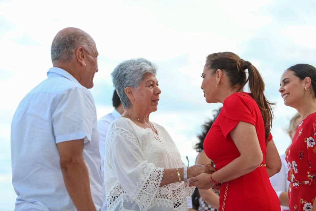 Mara Lezama atestiguó la unión de 402 parejas en Playa Marlín