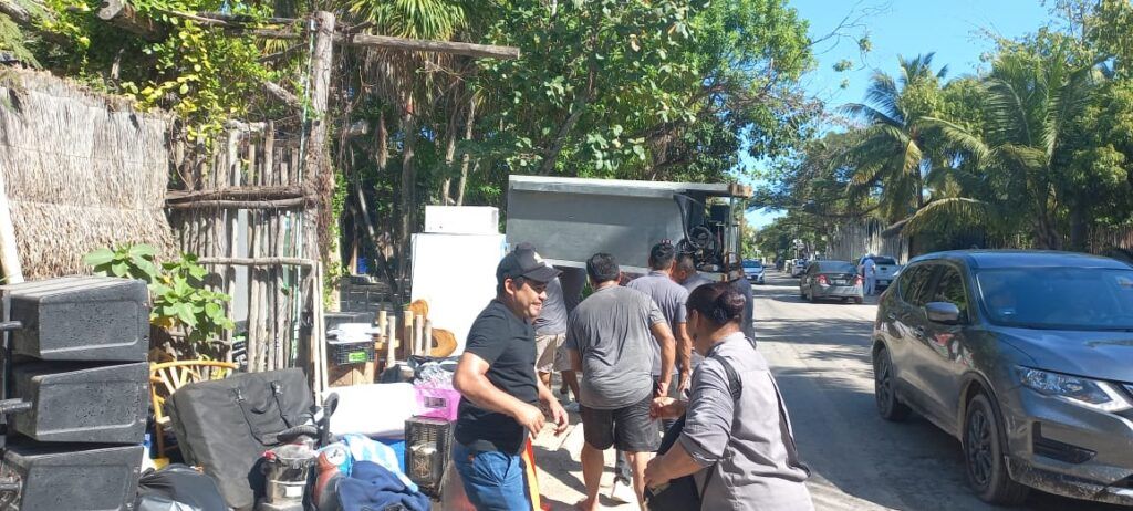 Intentan desalojar varios centros de hospedaje en la zona costera de Tulum