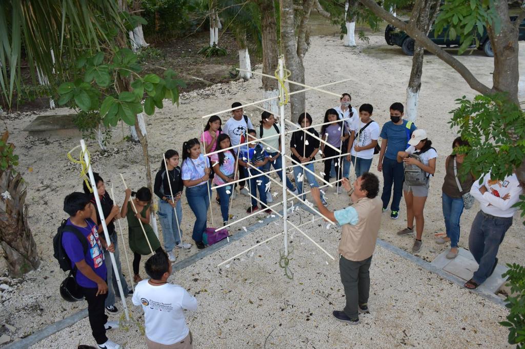 Reciben a los “Guardianes del Mar de Cozumel” en el laboratorio de corales