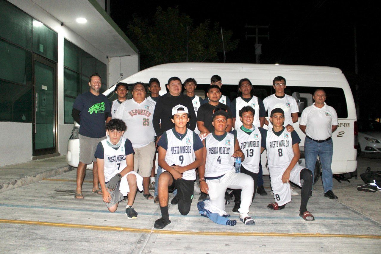 Seleccionados de baloncesto de Puerto Morelos reciben uniformes