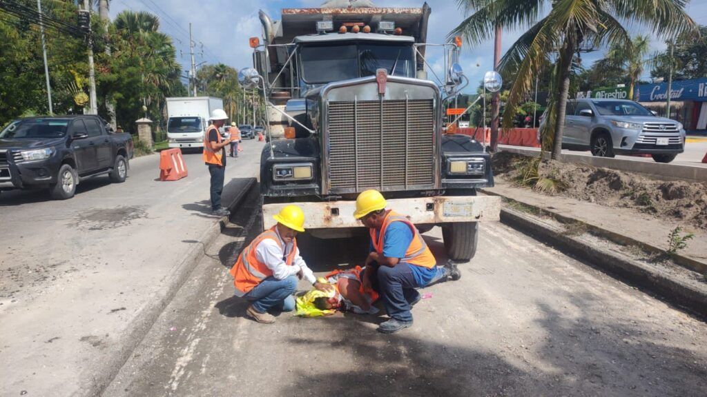 Volquete atropella a una mujer en el Bulevar Luis Donaldo Colosio de Cancún