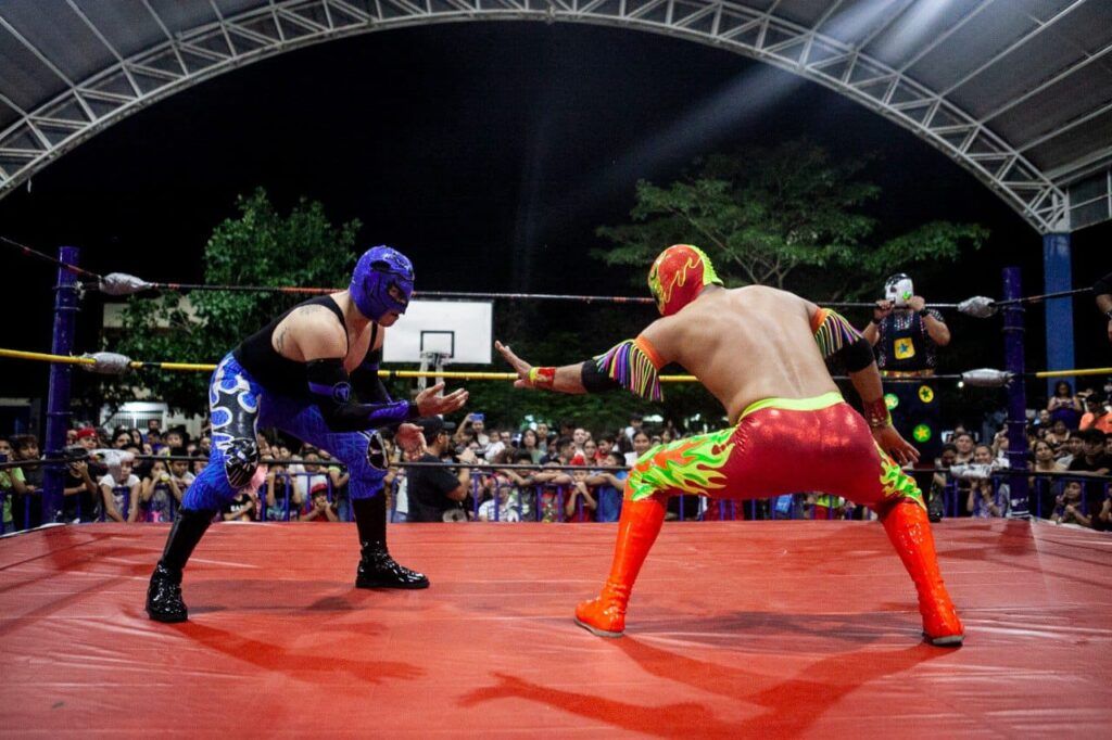 Gran éxito la función de lucha libre en Misión de las Flores