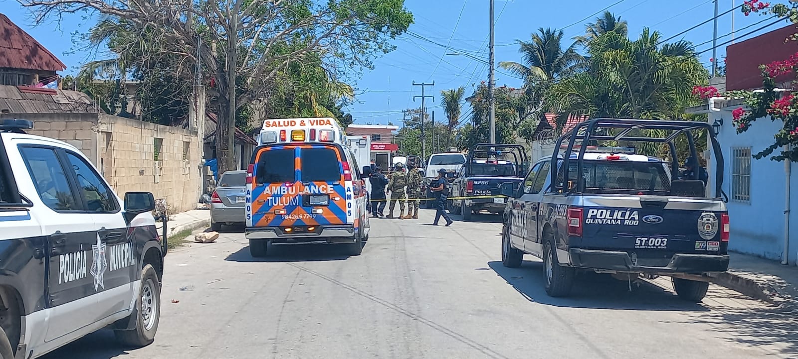 Balean a una pareja dentro de una grúa en Tulum