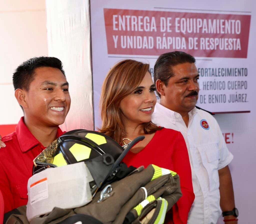 Con millonaria inversión fortalecen y equipan a bomberos de Cancún