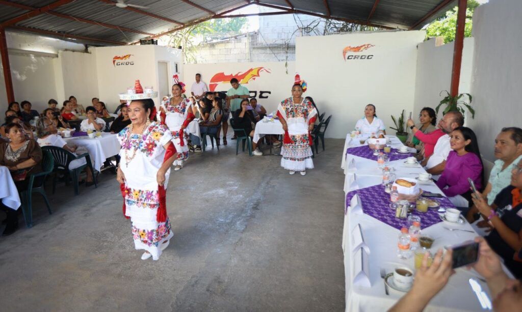 Convive Blanca Merari con mujeres croquistas de Puerto Morelos