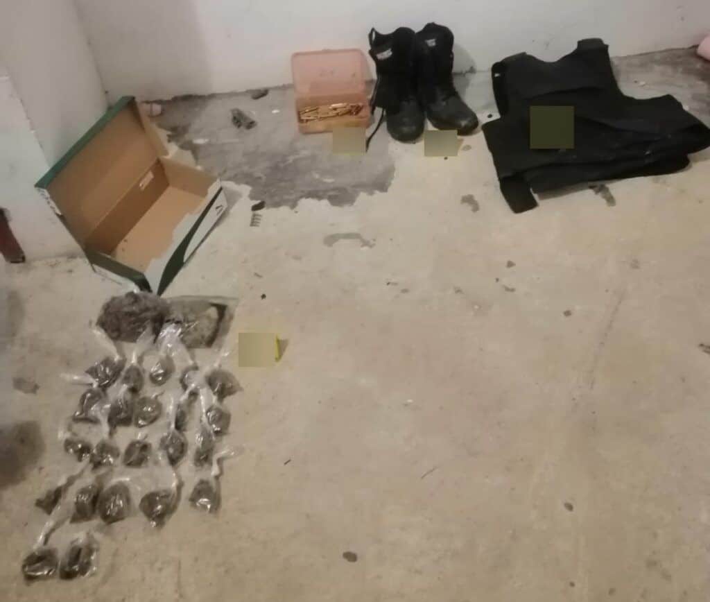 Cumplimenta FGE Quintana Roo orden de cateo en un inmueble al Sur de Quintana Roo; asegura droga, equipo táctico y cartuchos útiles