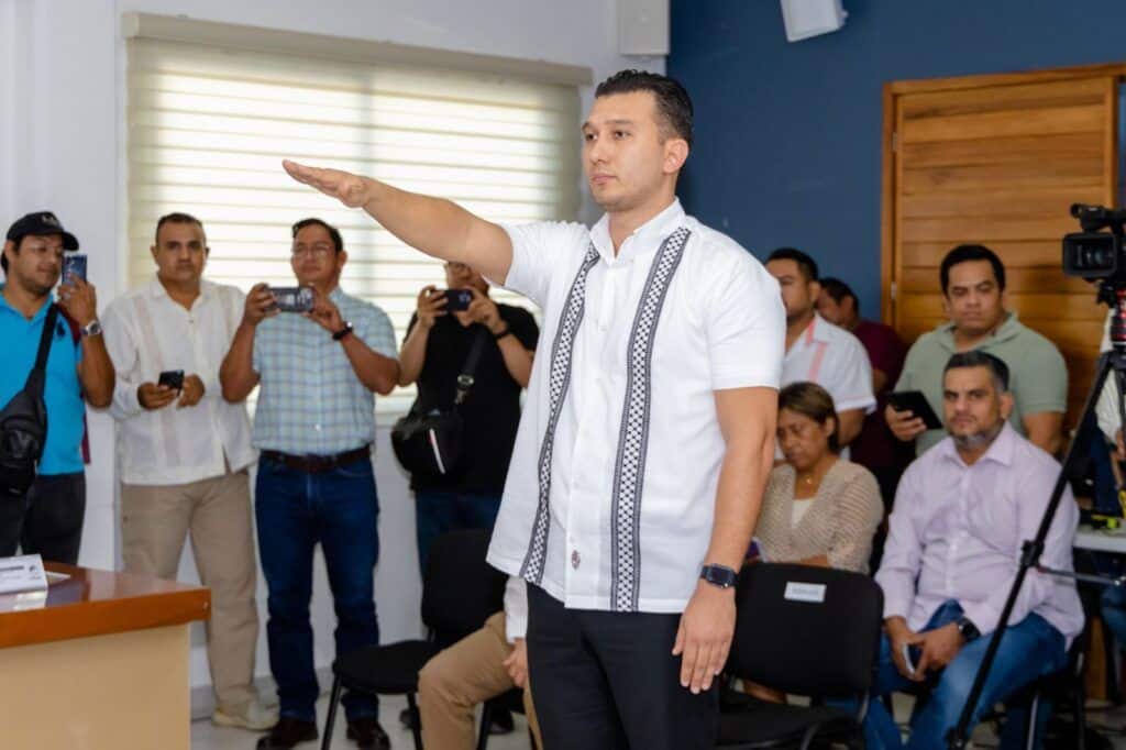 Designan a nuevo tesorero y jefe policiaco en Tulum